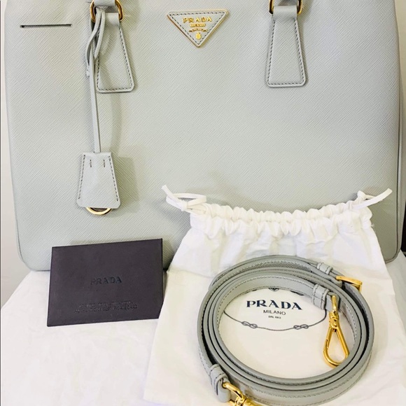 🌺 PRADA Saffiano 🌺 - Picture 2 of 10